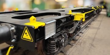 Днепровагонмаш отгрузил первые вагоны-платформы для евроколеи