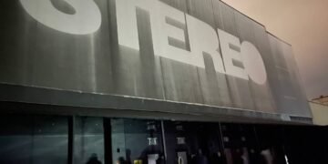 Перед Stereo Plaza – стычки. Конфликтующие стороны борются за здание. Эксклюзив LIGA.net – фото, видео