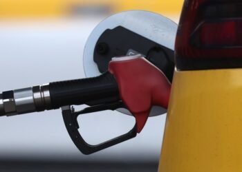 Россия продлила полный запрет на экспорт бензина до конца февраля 2026 года