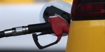 Россия продлила полный запрет на экспорт бензина до конца февраля 2026 года