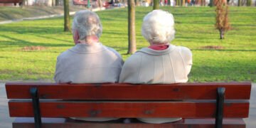 Опрос YouGov: люди на Западе осознают пенсионный кризис, но все равно против реформ