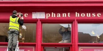 Кафе, где Роулинг писала книги о Гарри Поттере, открылось спустя четыре года после пожара – фото