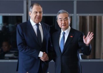 Перед встречей Уиткоффа с Путиным в Москву приехал топ-дипломат из Китая