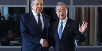 Перед встречей Уиткоффа с Путиным в Москву приехал топ-дипломат из Китая