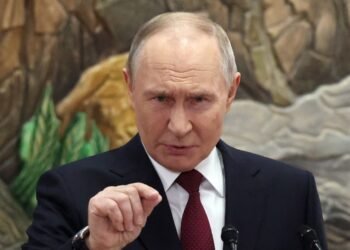 Нашел «виновных»: Путин сделал циничное заявление о прекращении войны в Украине