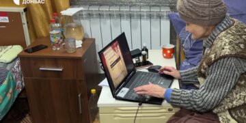 Разработчики Metro подарили игровой ноутбук 78-летней геймерше, эвакуированной из Донбасса