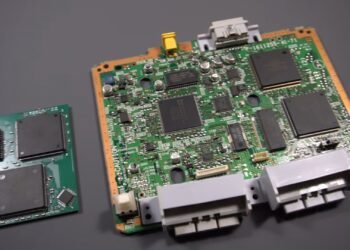 Энтузиаст создал самую маленькую в мире PlayStation из оригинальных деталей к 31-летию консоли