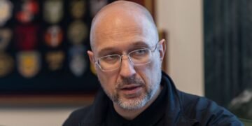 Шмыгаль показал строительство фортификаций в Запорожской области