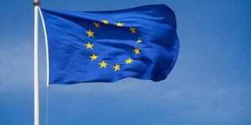 Вопрос финансирования Украины на 2026-2027 гг. и продление срока иммобилизации росактивов нужно рассматривать отдельно — европейский дипломат