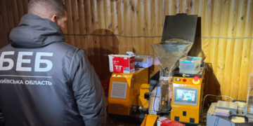 БЭБ ликвидировало подпольный цех по изготовлению сигарет на Киевщине мощностью 4 тыс. пачек в сутки