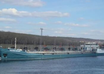 Нефть возить не будет: атакованный в Ростове-на-Дону танкер РФ начал тонуть