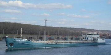 Нефть возить не будет: атакованный в Ростове-на-Дону танкер РФ начал тонуть