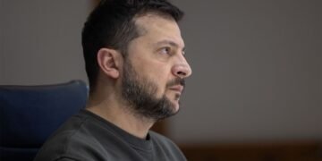 Украина готова отвести войска при условии зеркального шага России, — FT