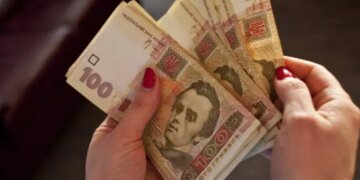 Средняя зарплата в Украине выросла до 27 167 грн, — Госстат