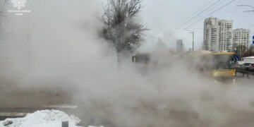 В Киеве девочка упала в яму с кипятком, врачи  борются за ее жизнь