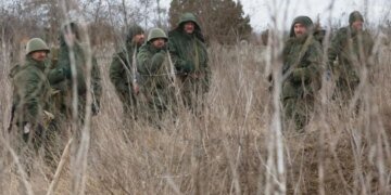 В армии РФ на Херсонском направлении солдат бросают в «ямы» за отказ идти в штурм