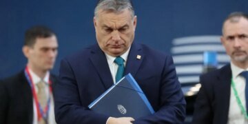 Орбан мечтает о мире на условиях Путина и угрожает Европе судом