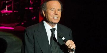 Испанского певца Хулио Иглесиаса обвиняют в сексуальном насилии