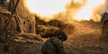 Враг бьет по всем направлениям: украинские защитники дают решительный отпор