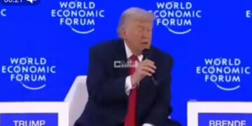 «Они просто дураки, если не договорятся»: Трамп сорвался на Зеленского и Путина. ВИДЕО