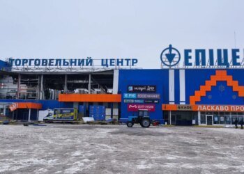 Как выглядит «Эпицентр» в Запорожье после вражеского удара. ВИДЕО
