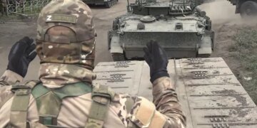 Украинская армия взяла в плен российских военных в Покровске. ВИДЕО