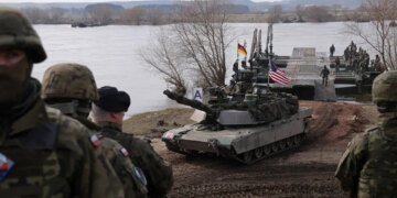 Кулак Альянса: На пороге большой войны 10 тысяч солдат и элитные силы НАТО разворачиваются у границ России