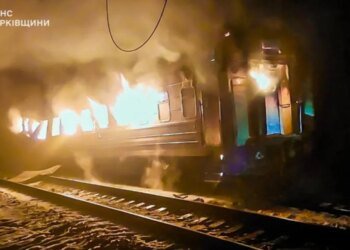 Люди выскакивали с детьми на руках: россияне ударили по пассажирскому поезду, есть погибшие. ФОТО, ВИДЕО