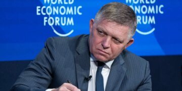 «Он сошел с ума»: европейские дипломаты раскрыли детали тайного доклада Фицо о здоровье Трампа, — Politico