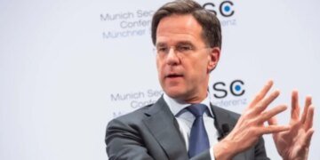 «Нам не нужен фанатик Трампа»: Европа навалилась на генсека НАТО из-за невероятной лояльности Трампу