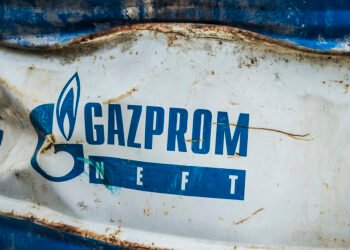 Газпром нефть согласилась продать долю в сербской NIS венграм