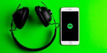 Spotify выплатил музыкантам рекордные $11 миллиардов за 2025 год