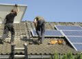 Кабмин упростил установку солнечных панелей на зданиях