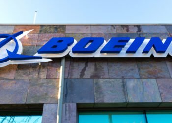 Boeing впервые за семь лет обогнал Airbus по продажам самолетов