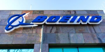 Boeing впервые за семь лет обогнал Airbus по продажам самолетов