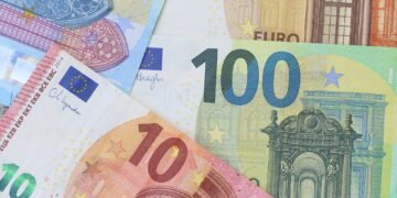 Официальный курс евро на 21 января снова обновил исторический рекорд в Украине