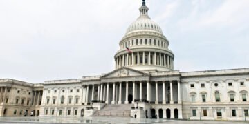 Правительство США второй раз за год приостановило работу: нет финансирования