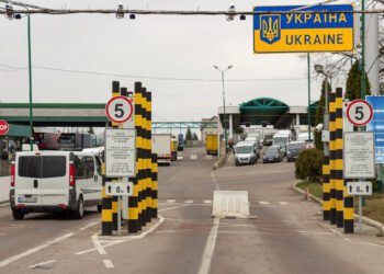 Уехало на 290 000 больше, чем вернулось: в Украине снова зафиксировали негативную миграцию