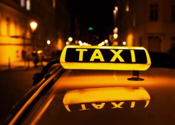 Киев разрешил работу такси во время комендантского часа