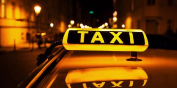 Киев разрешил работу такси во время комендантского часа