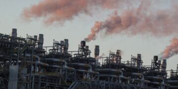 Россия сократила добычу нефти до минимума за полтора года из-за санкций – разведка