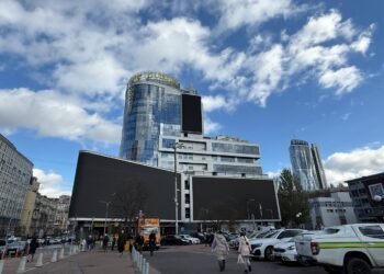 Киевский небоскреб «Гулливер» назвал дату открытия: он не работает уже третий месяц