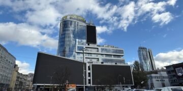 Киевский небоскреб «Гулливер» назвал дату открытия: он не работает уже третий месяц
