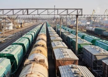 Укрзалізниці и Нафтогазу приказали перейти на импортную электроэнергию