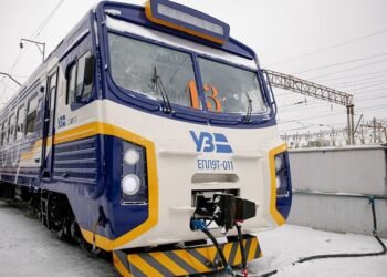 УЗ восстановила электропоезд ЭПЛ9Т-011: будет курсировать в киевской агломерации – фото, видео