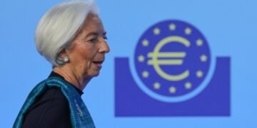 Financial Times: Зарплата Кристин Лагард на 50% выше, чем обнародовал ЕЦБ