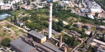 «Цель очевидна – оставить Херсон без тепла». Россияне снова обстреляли ТЭЦ на юге Украины