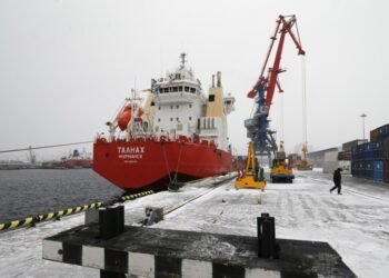 РФ не способна обслуживать свои порты в Арктике, на Китай рассчитывать не стоит – оценка СВР