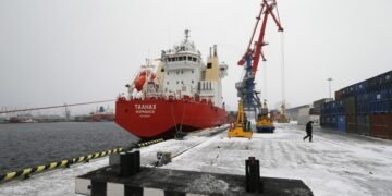 РФ не способна обслуживать свои порты в Арктике, на Китай рассчитывать не стоит – оценка СВР