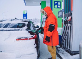 Нефти прогнозируют $50 в 2026 году. Подешевеет ли бензин в Украине